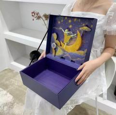 Коробка подарочная с объемной иллюстрацией 31,5*27*10,5 см, синяя с балериной