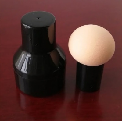 Спонж в футляре, бежевый купить с доставкой по выгодной цене