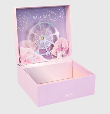 Коробка подарочная с объемной иллюстрацией 18*17*6,5 см, розовая с сакурой